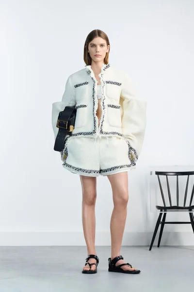 Look 16